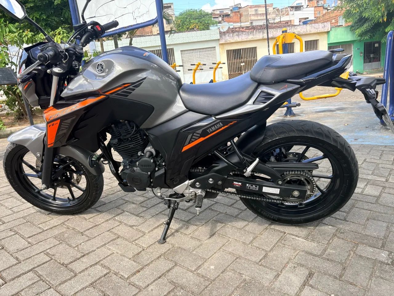 FZ25 Connected - Foto 3