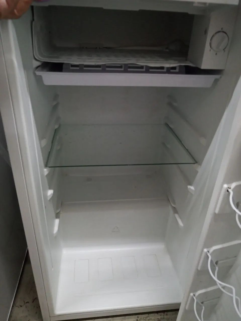 Frigobar 93litros, 220v  - Foto 3