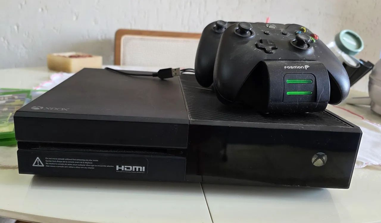 Xbox one com controle e 2 jogos - Foto 2
