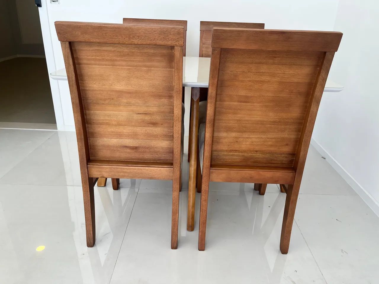 Conjunto de mesa de madeira à pronta entrega