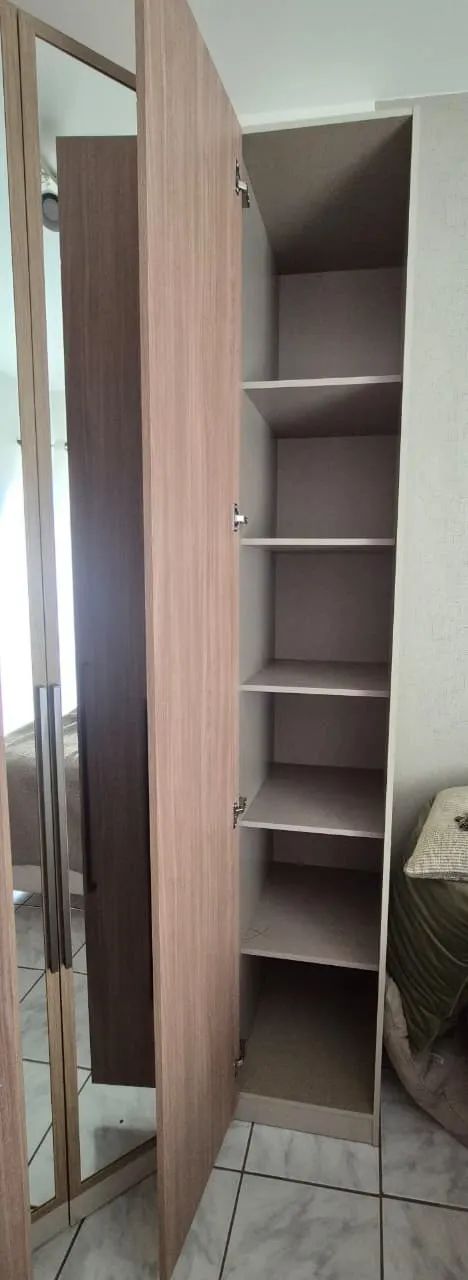 Guarda-roupa de canto modulado