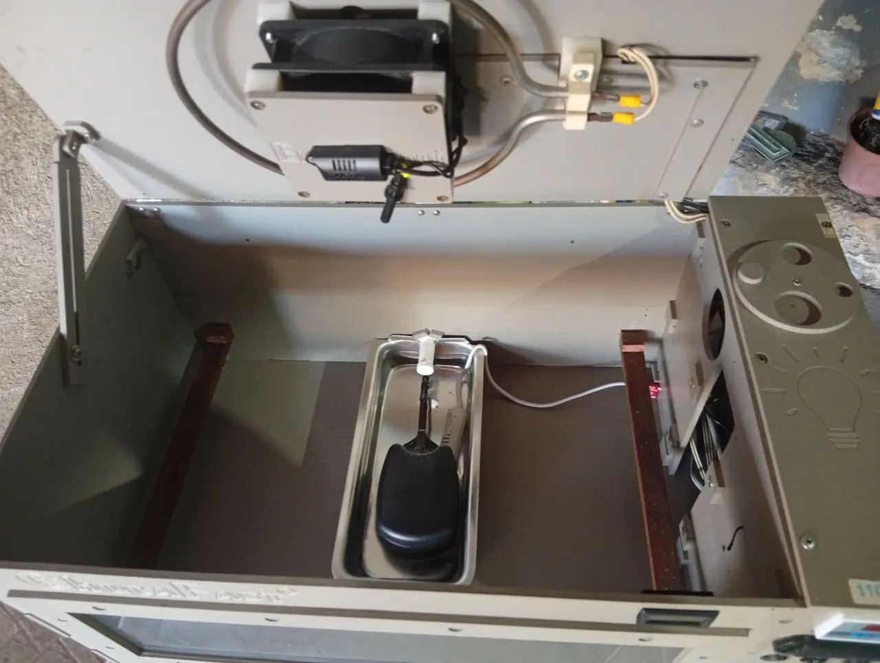 Vendo chocadeira Chocafast completa 50 ovos  - Foto 3