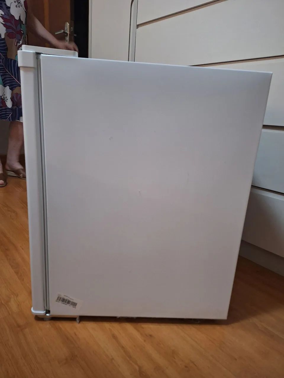 Frigobar 71L Midea com pés ajustaveis  - Foto 4