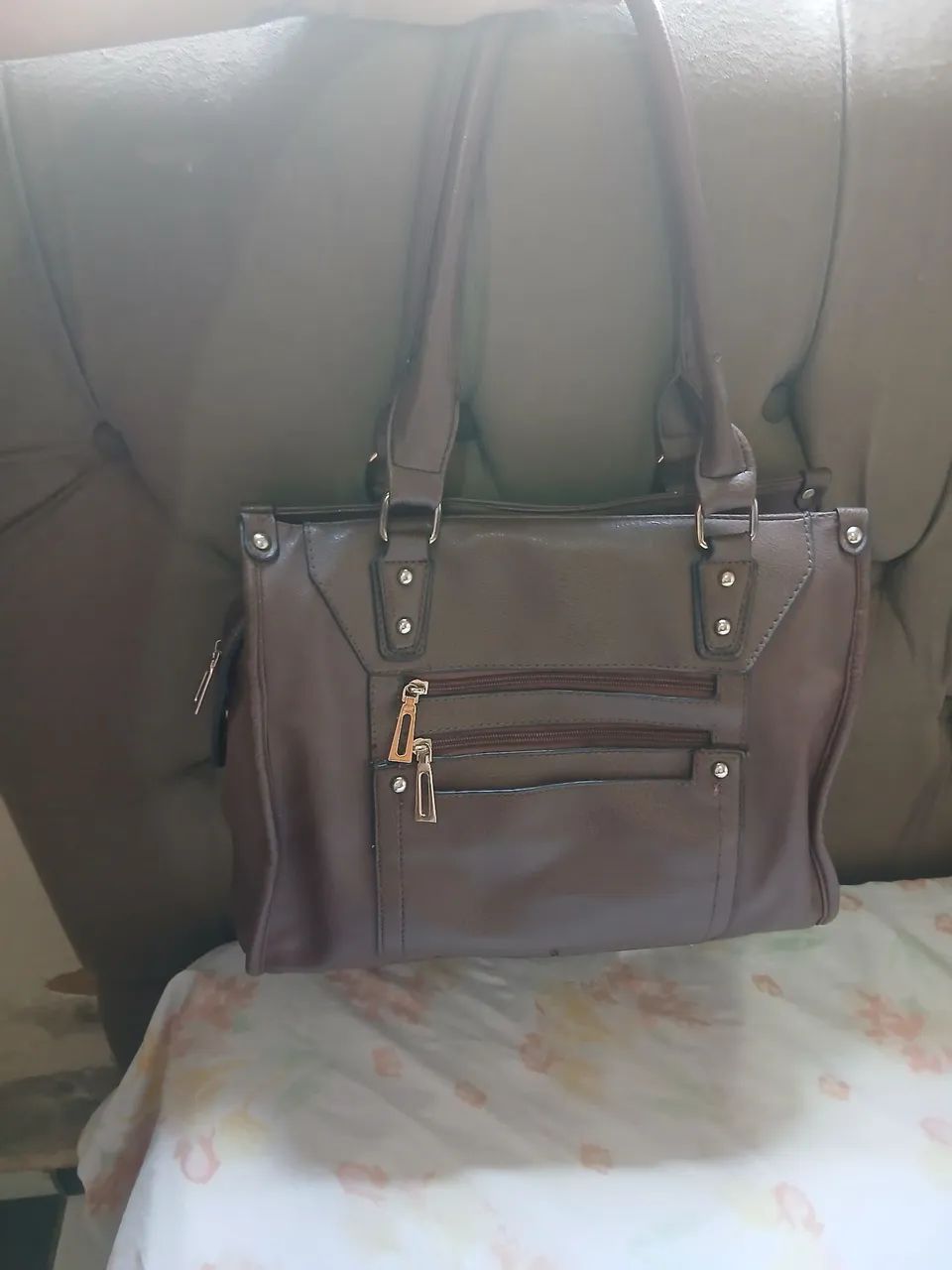 Vendo bolsa super nova e espaçosa. 