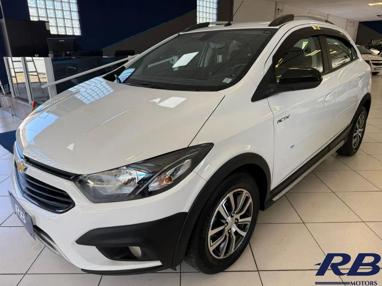 Chevrolet Onix Activ 1.4 8V Flex Mec. 4P 2017 - Foto 3
