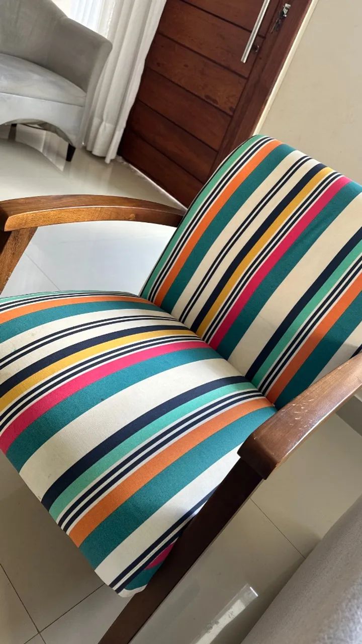 Poltronas decorativas Madeira esfotadas alto qualidade - Foto 2