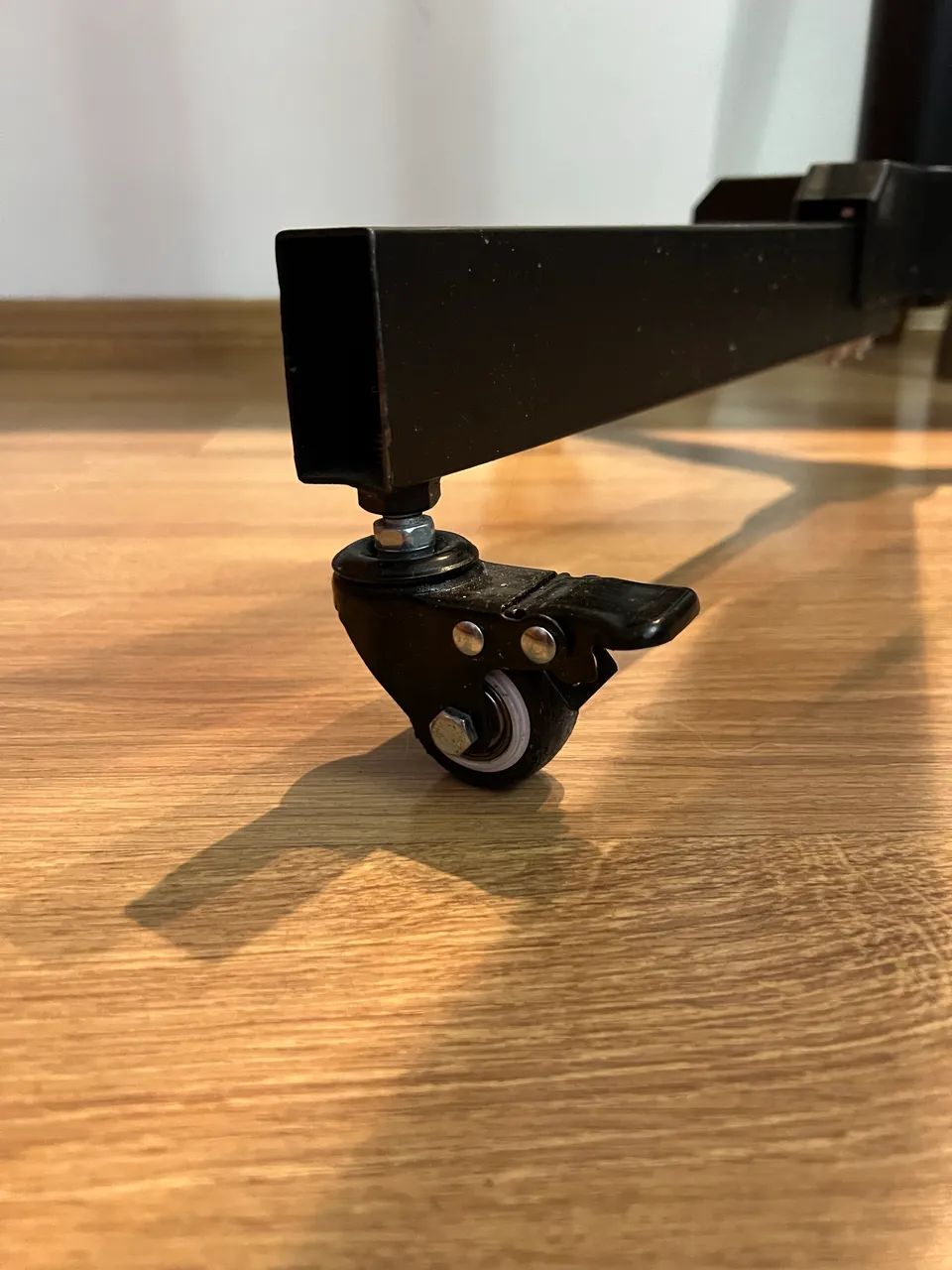 Suporte Pedestal TV Até 70 polegadas com Rodinhas - 1 mês de uso! - Foto 4