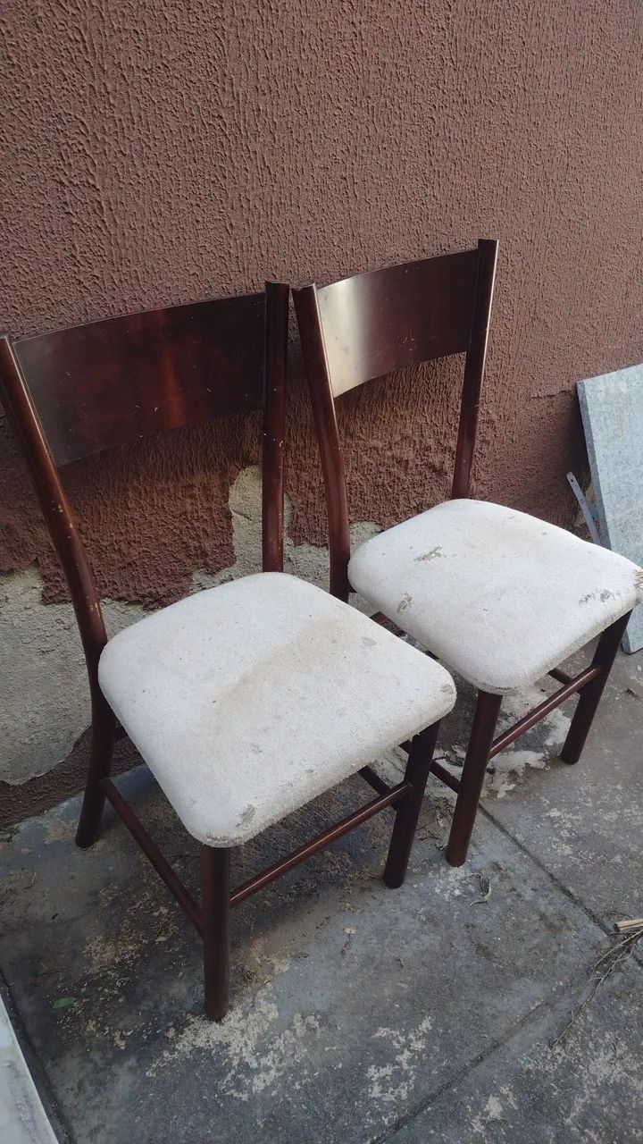 2 Cadeiras madeira maciça só trocar o forro