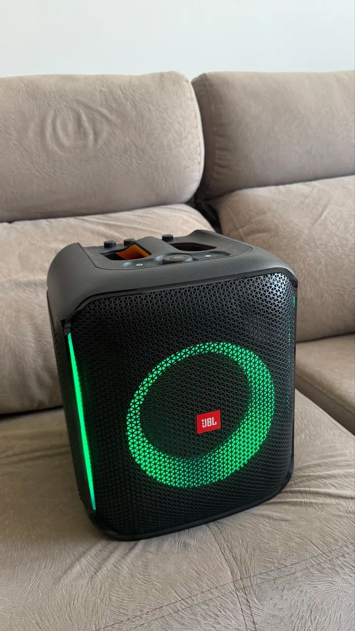 CAIXA DE SOM JBL COM 2 MICROFONES