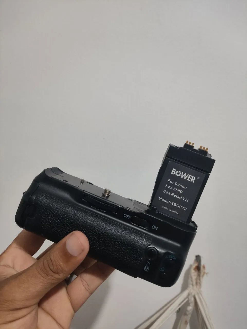 Grip bateria para câmera t3i/t2 etc  - Foto 3