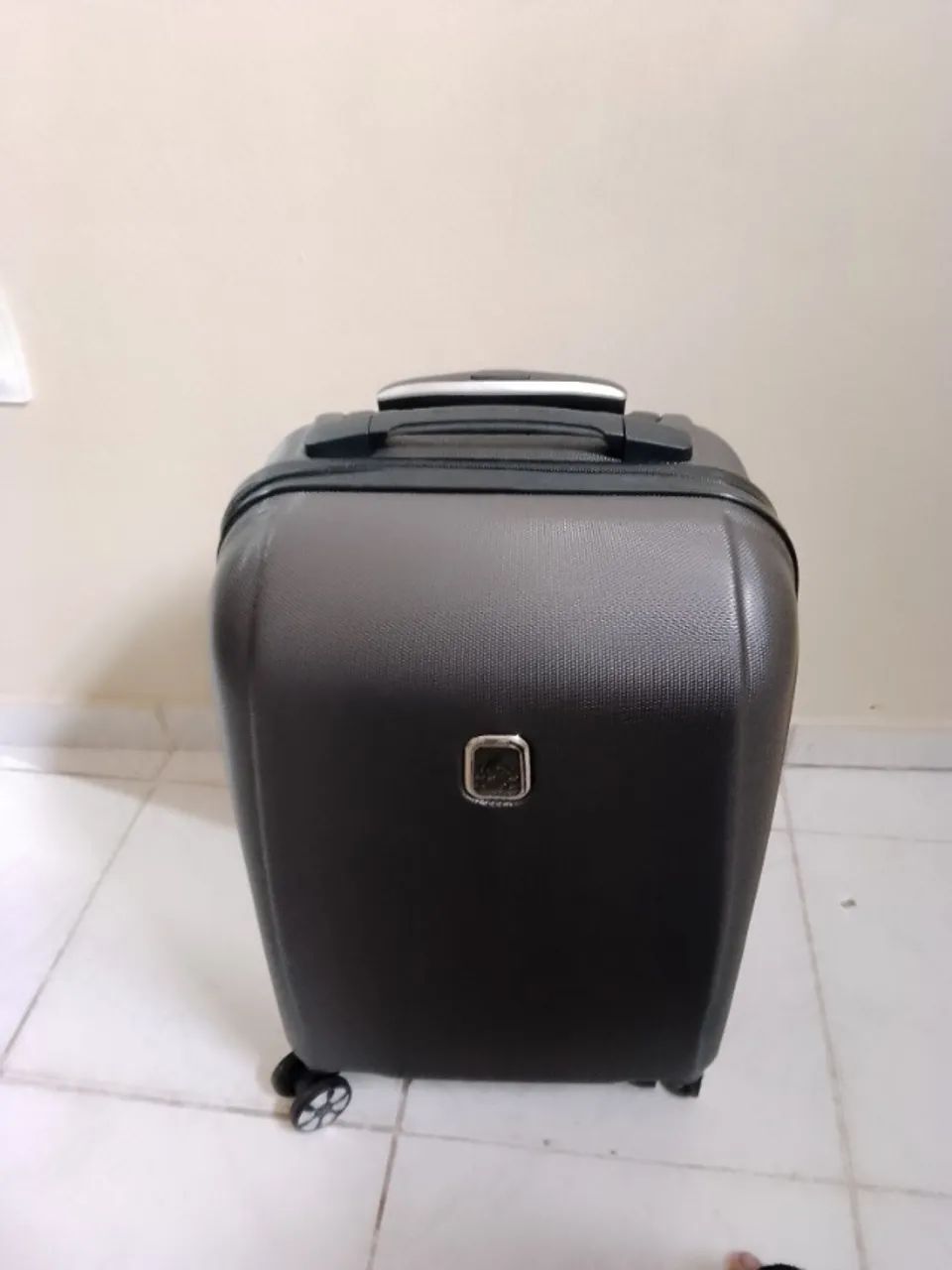 Mala ideal para viagems ,ou guardar itens