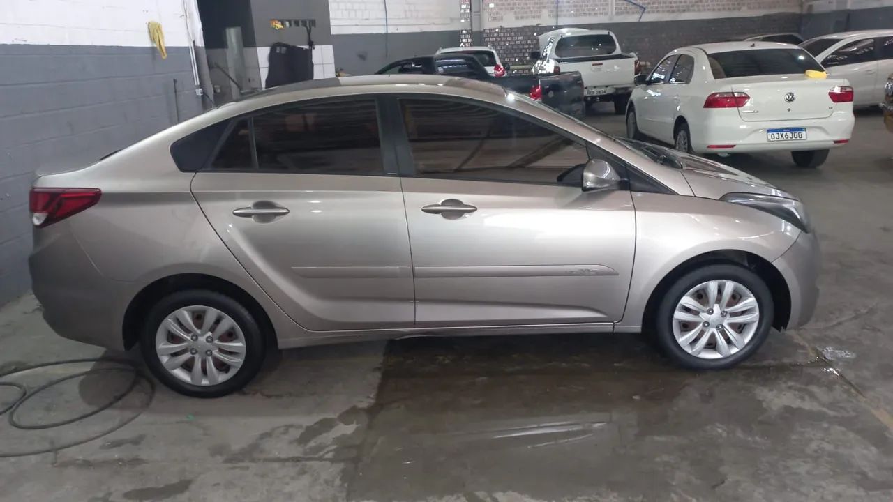 Hyundai HB20S C.plus/c.style1.0 Flex 12V Mec. 4P 2019 - Foto 4