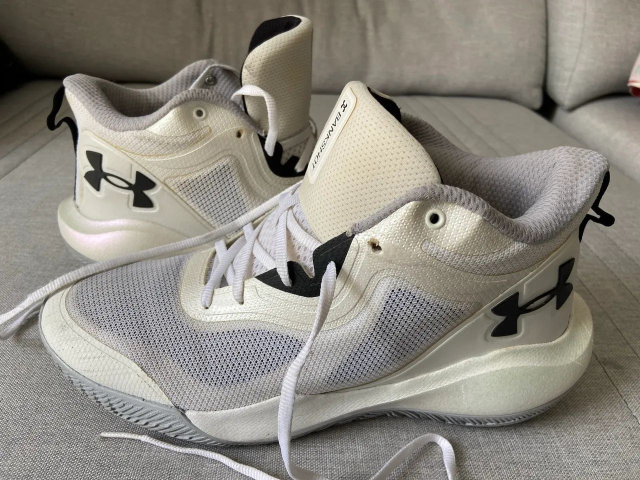 Tênis basquete Under Armour 42 pouco uso