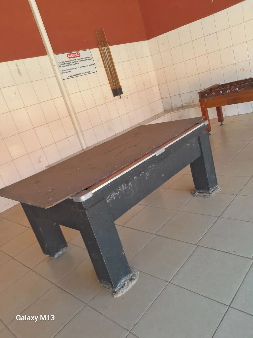 Vendo 2 Mesas de bilhar completa  preço a combinar e 1 de pibolim  - Foto 3