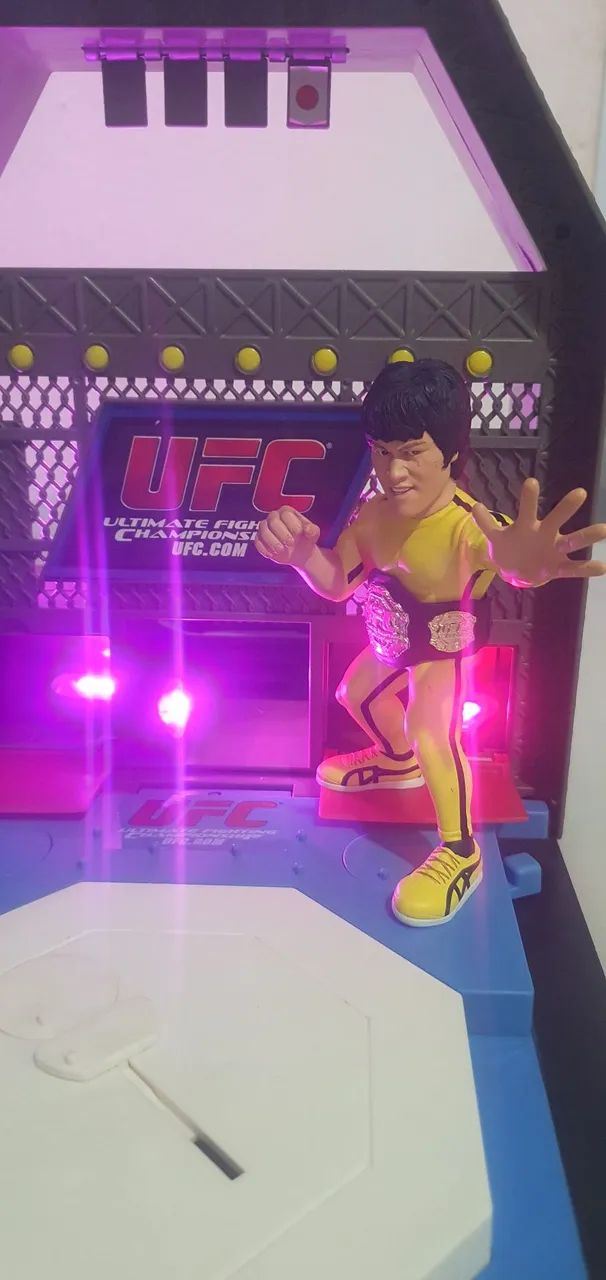 BONECO RARO EXCLUSIVO BRUCE LEE UFC ROUND 5 EDIÇÃO LIMITADA  PARA COLECIONADORES - Foto 5
