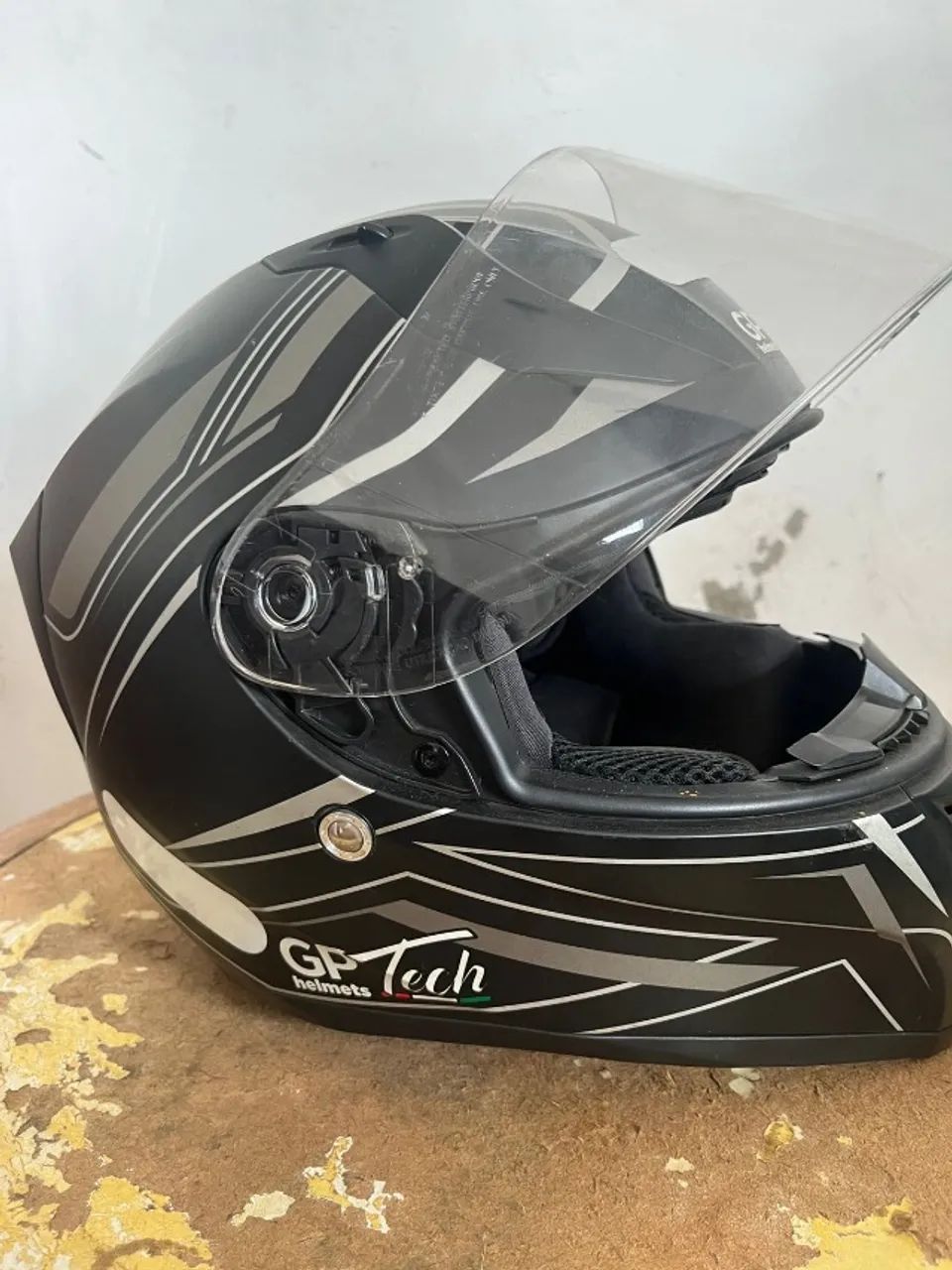 Capacete GP Tech V128 T60 + Fone Bluetooth / Comunicador BT12 - Pouco Uso