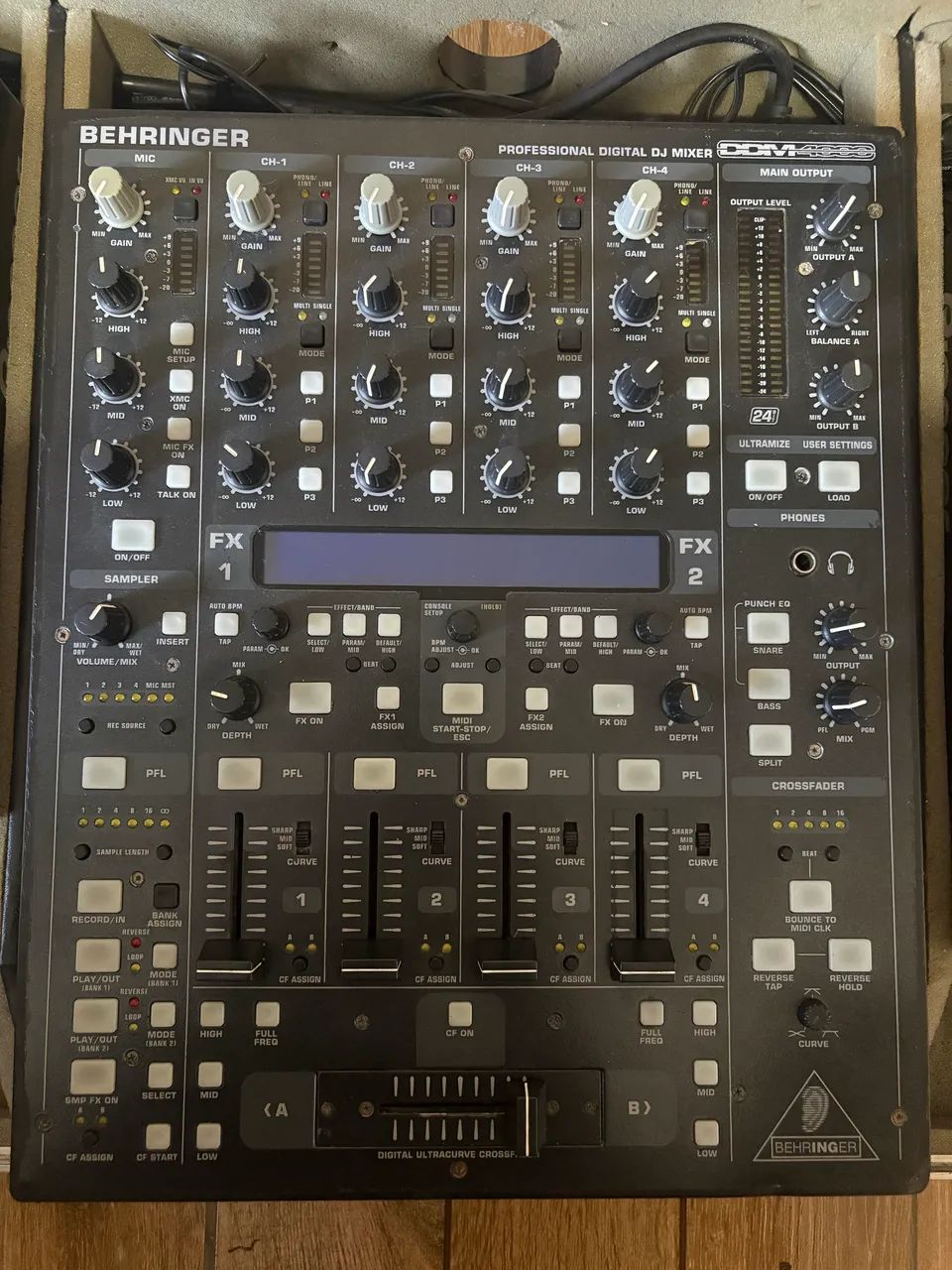 Mixer Behringer DDM 4000
