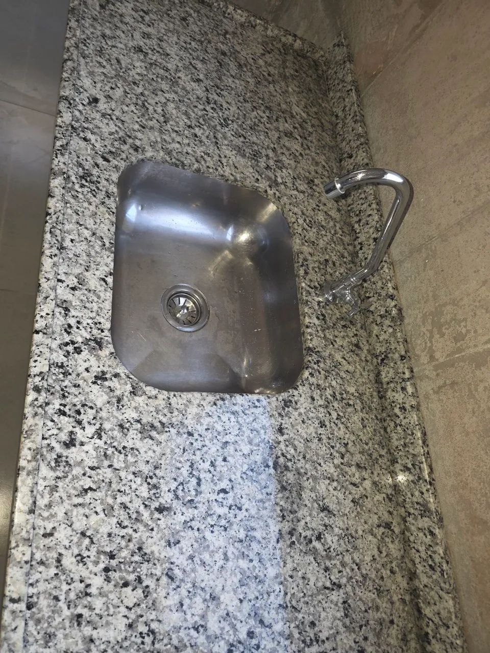 Pia de pedra completa 