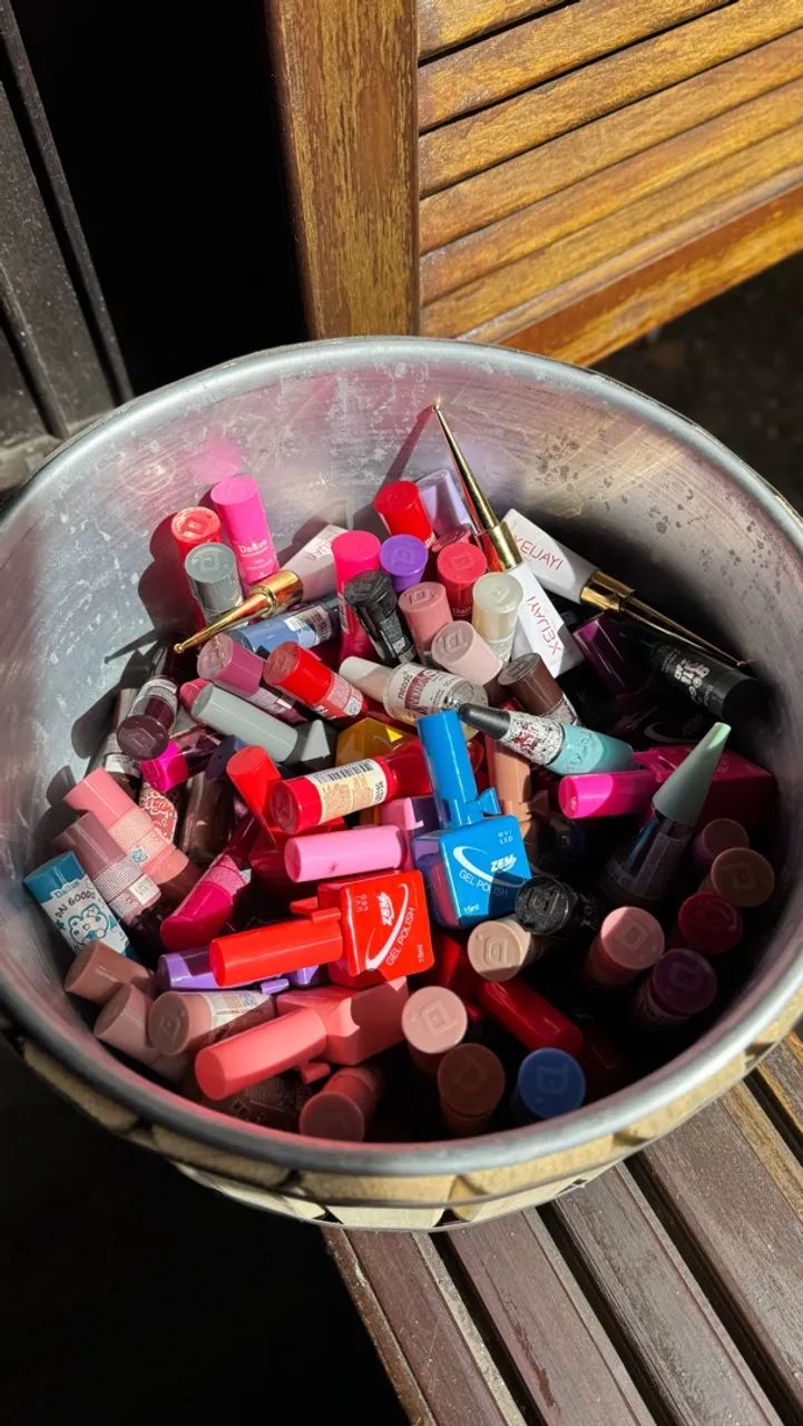 Esmaltes novos e Seminovos por precinho. 