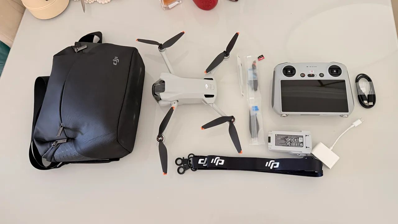 Kit completo de Drone DJI mini 3 apenas 2,87 horas de uso