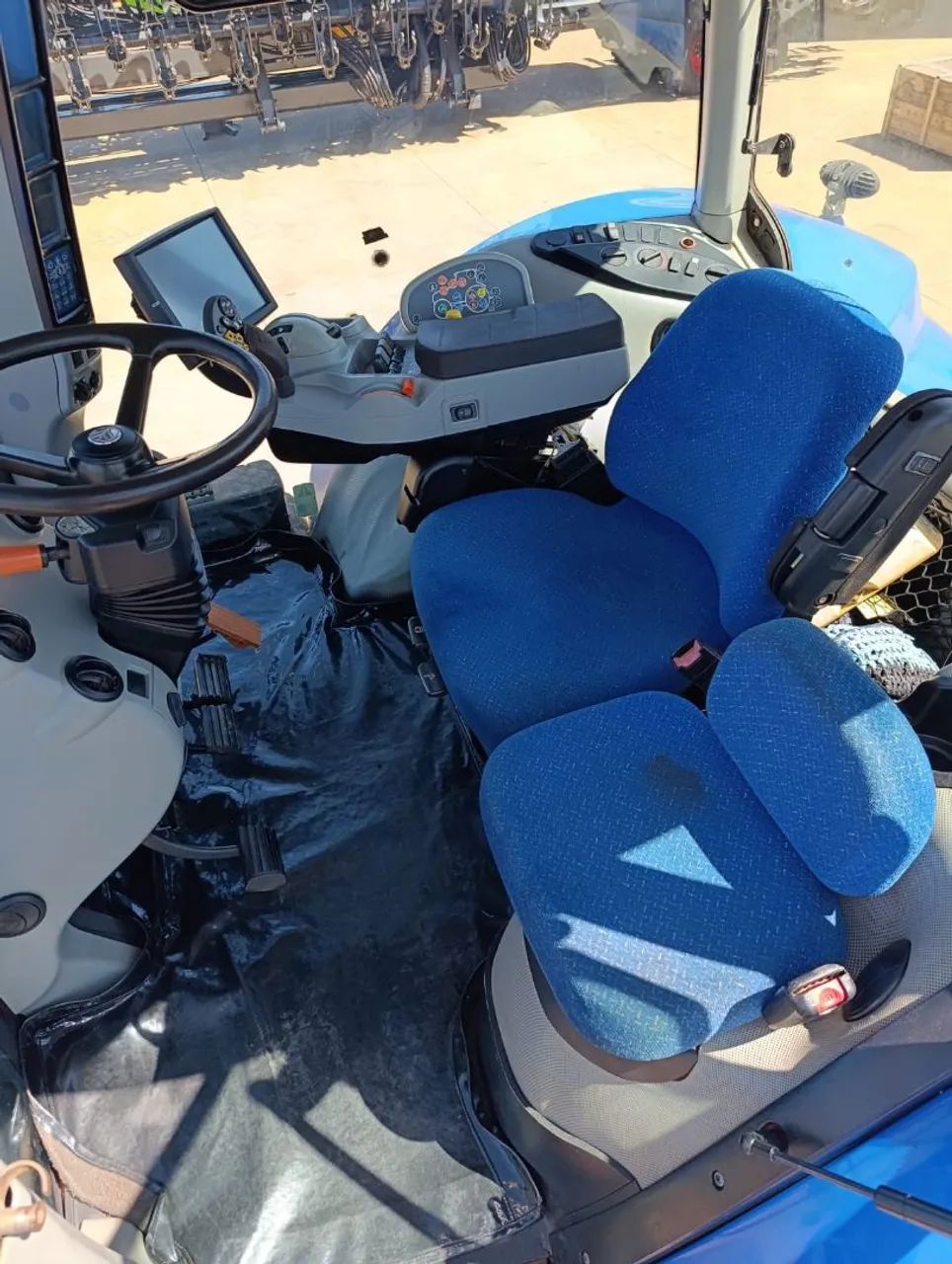 Trator  new Holland 2012 /   financio - Foto 2