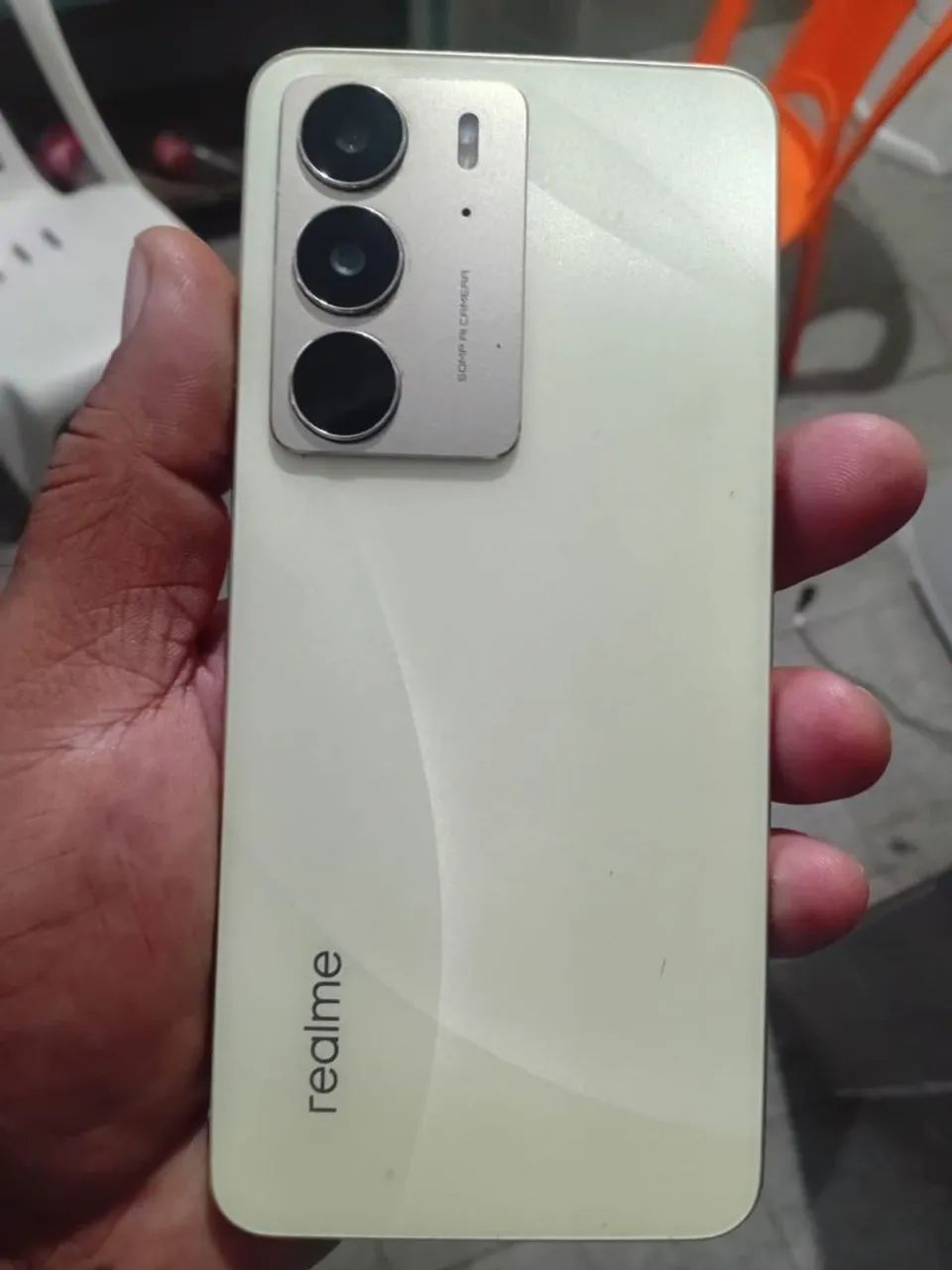 Celular realme C75 a prova dágua e queda.