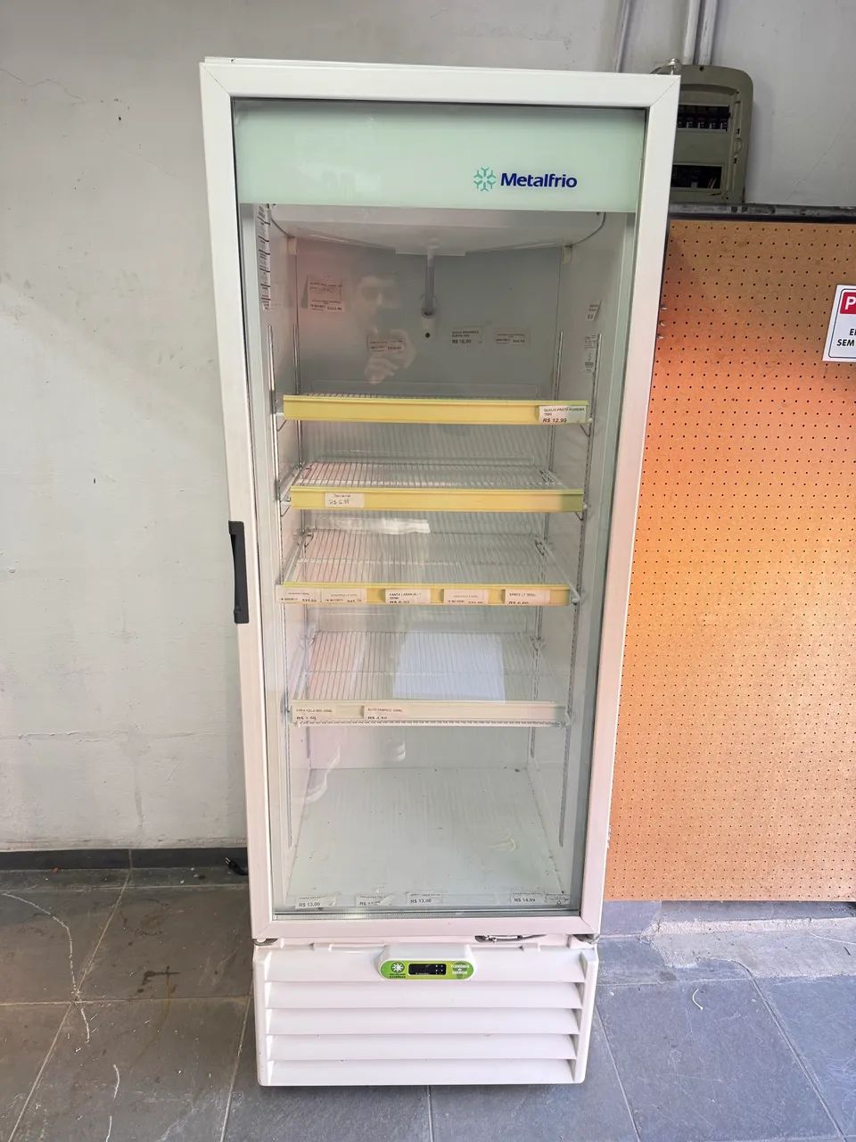 Refrigerador expositor METALFRIO 