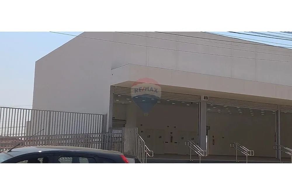 Em frente ao Tatico 180m²