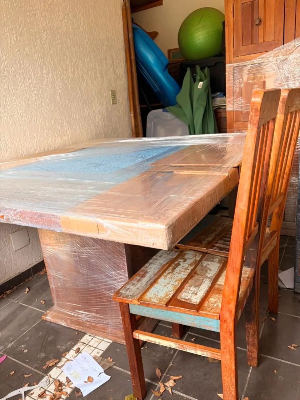 CONJUNTO MESA E CADEIRAS MADEIRA 