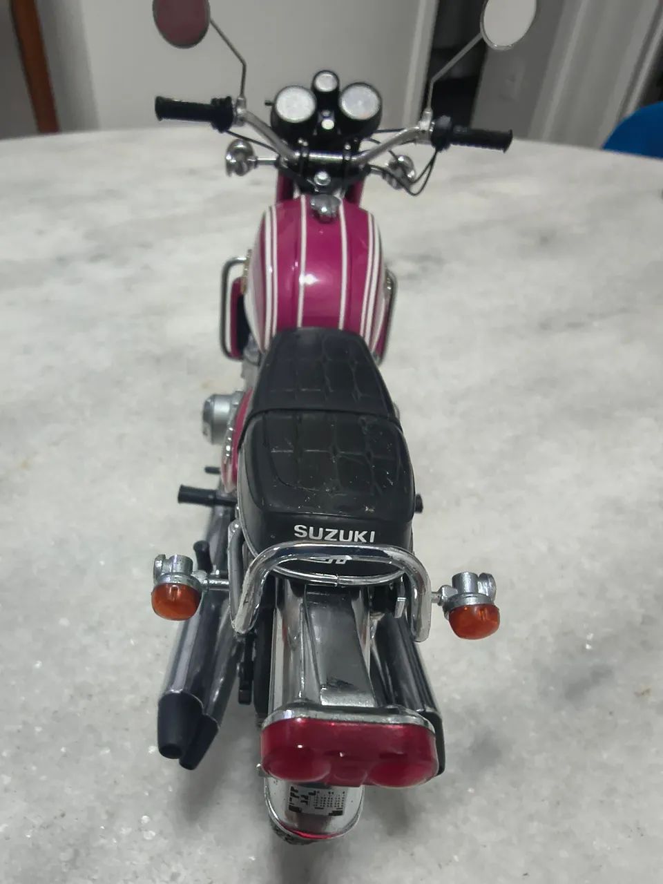 Suzuki GT 750  Escala 1:12'Minichamps - Foto 4