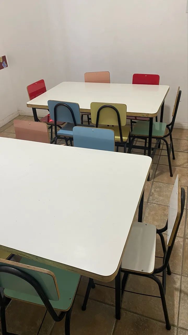 Mesas e cadeiras escolares infantil