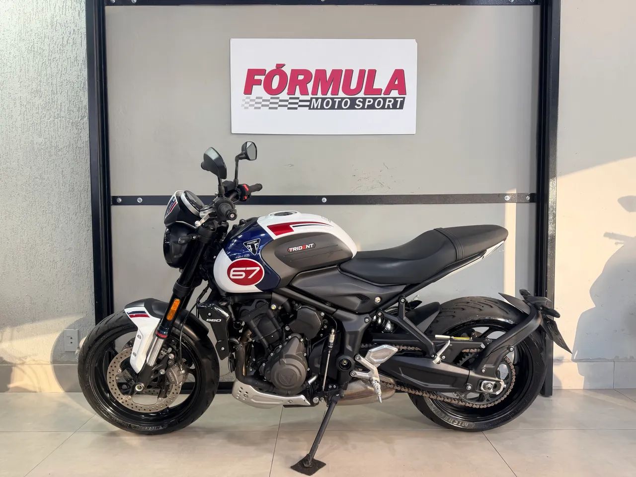TRIUMPH TRIDENT 660 TRIBUTE 2025 - Foto 3