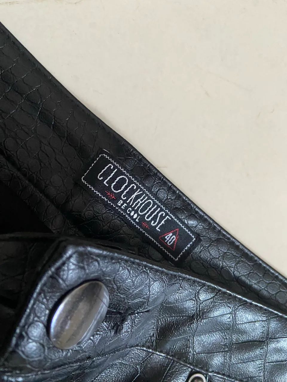 Calça de couro preta 40 - Foto 3