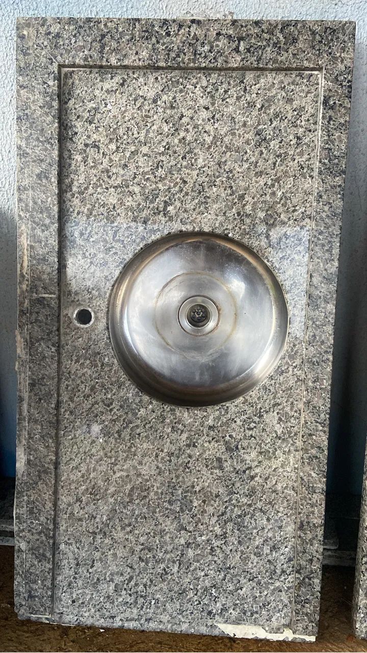 Duas pias de mármore mais bancada de 2,00cm com todos os acabamentos  ?VALOR A NEGOCIAR ?