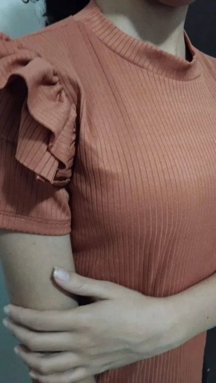 2 Blusas  com babados rosa e marrom  - Foto 4
