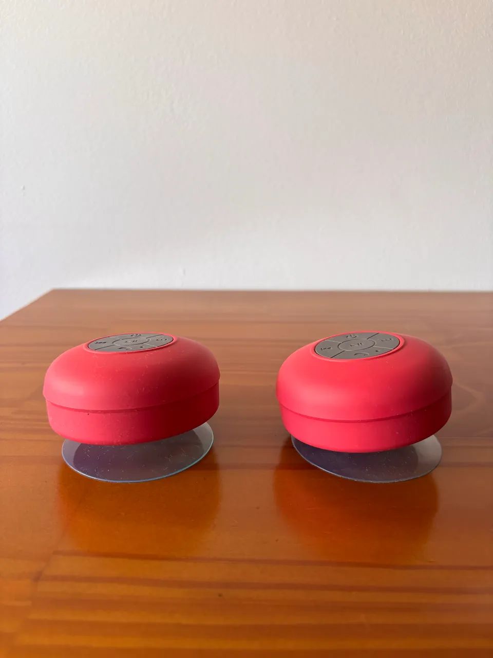 Kit com 2 Caixinhas de Som Bluetooth com Ventosa - Resistentes à Água - Foto 3