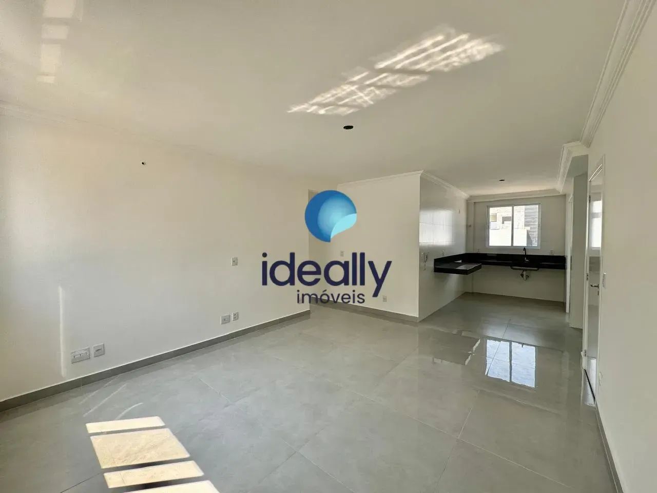 Apartamento com 3 quartos e closet no Cabral, elevador e 2 vagas. - Foto 2