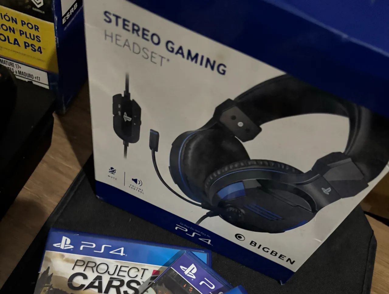 PS4 Completo em perfeito estado 3 controles e jogos - Foto 4