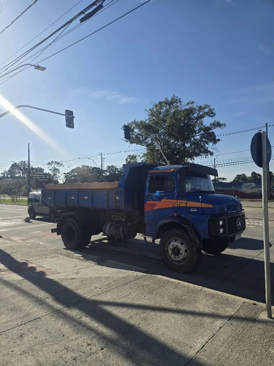 Locação 300,00 de máquinas e caminhao  - Foto 4