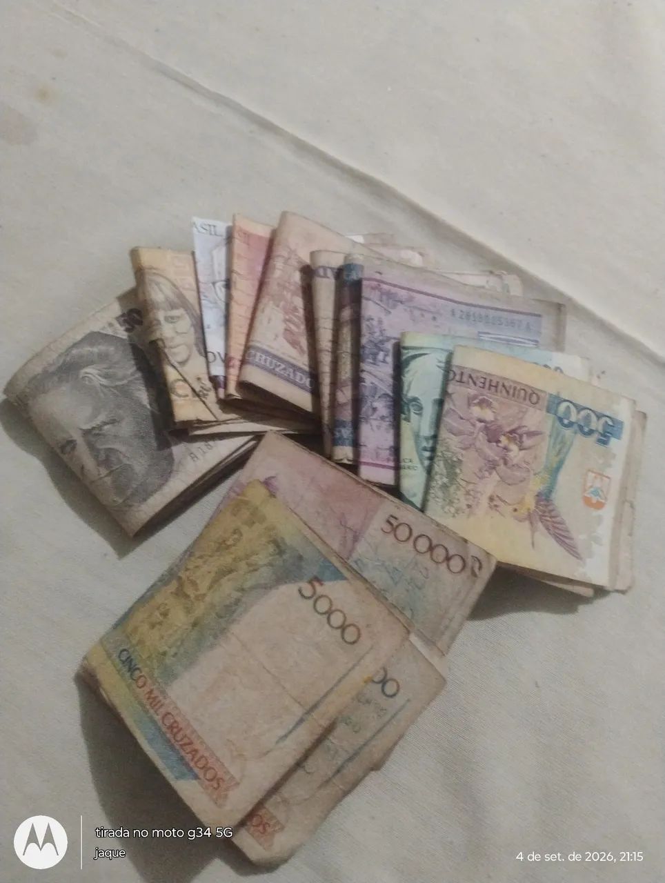 Cédulas e moedas antigas 