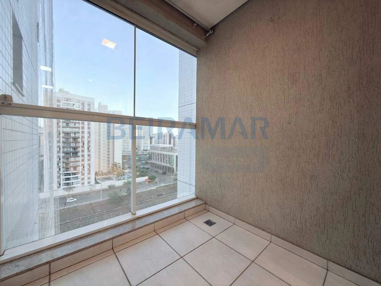 Apartamento Reformado com 3 Quartos com Suíte e duas Semi-Suites, Varanda e Vaga de Garage - Foto 3
