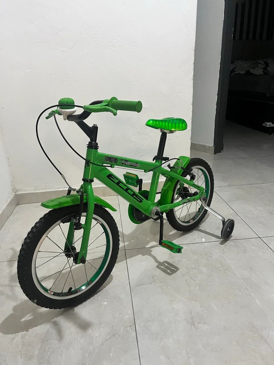 Vendo bicicleta alumínio aro 12 - Foto 2