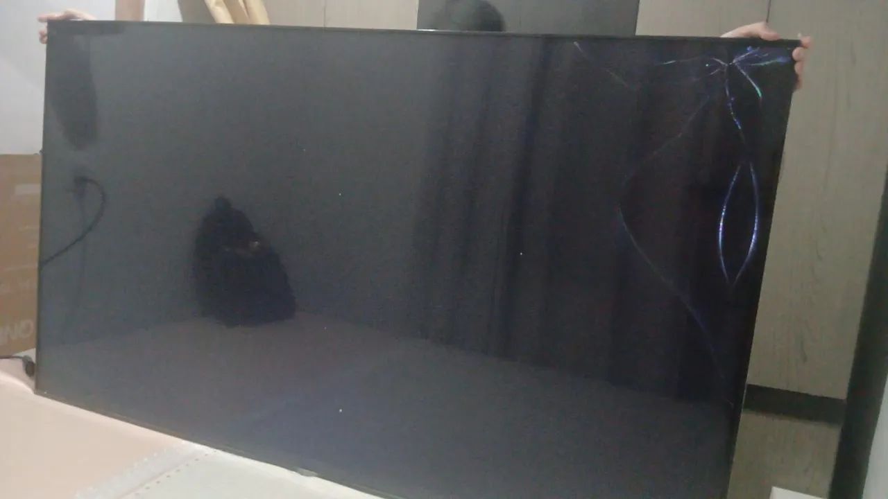 Vendo Tv smart LG 70 polegadas com defeito na tela R$1,300 - Foto 2