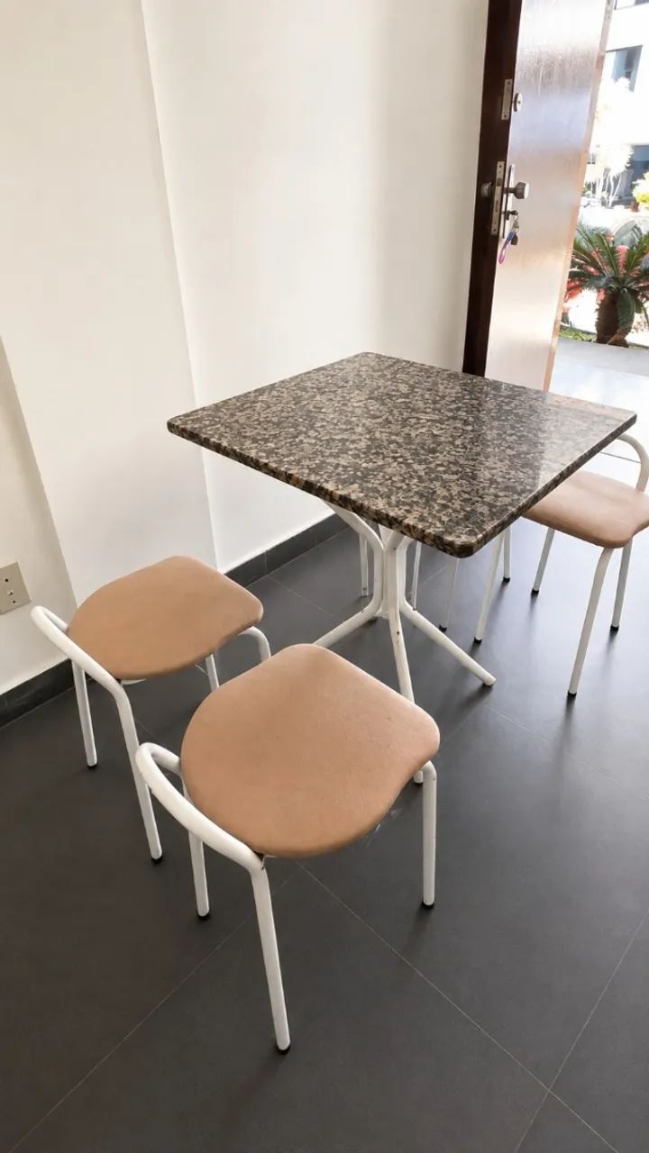 Conjunto Mesa + 4 Cadeiras - Foto 3