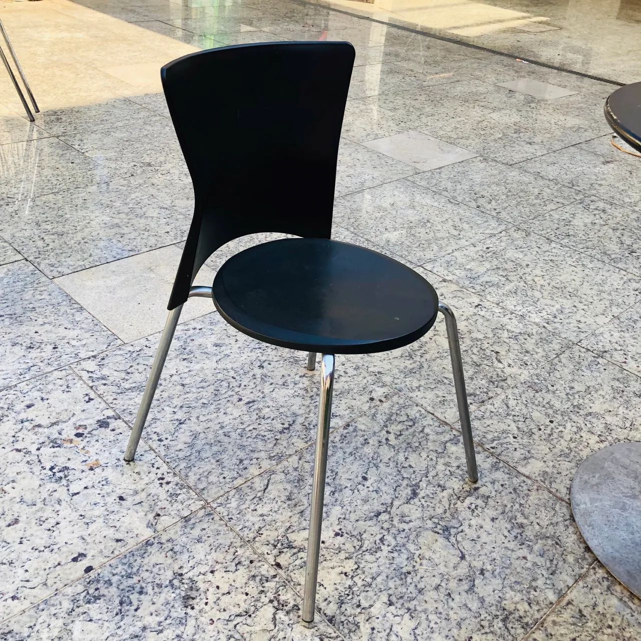 Conjunto Mesa e 4 Cadeiras Modernas: O Novo Coração da Sua Casa! - Foto 3