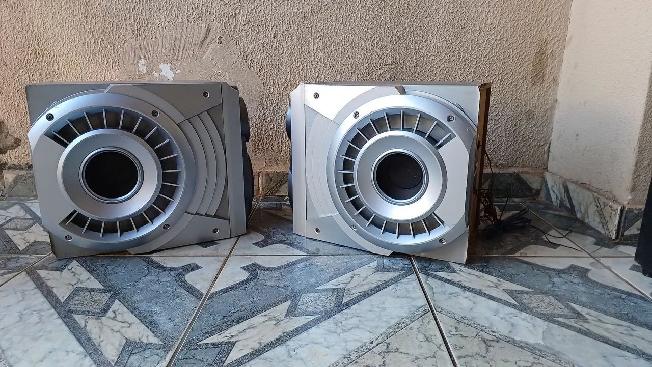 Caixas acústicas gradiente com explosion subwoofer nas laterais graves bruto. - Foto 4