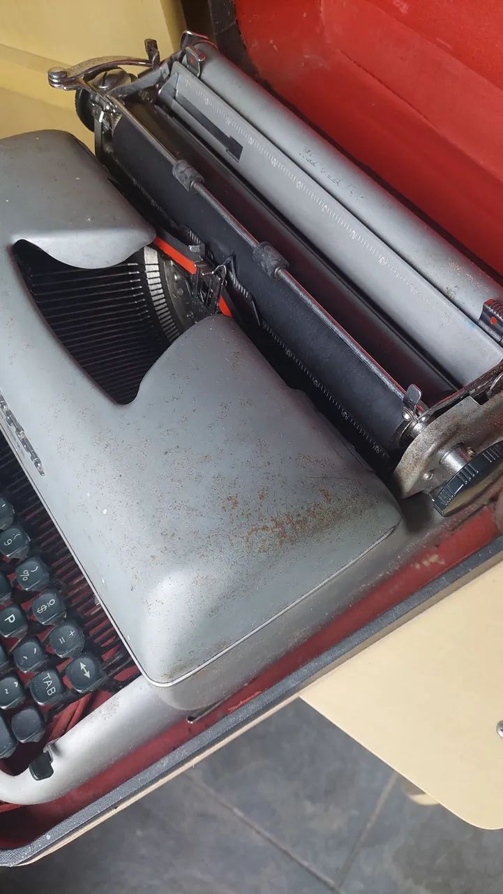 Máquina De Escrever Remington Quiet Riter Com Manual - Foto 3