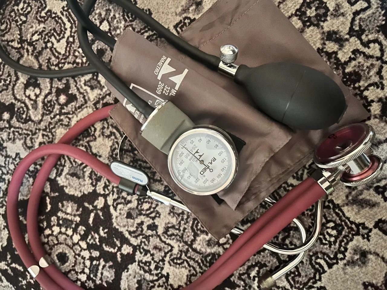 Kit Aparelho de Pressão P.A.MED + Estetoscópio Rappaport - Foto 2
