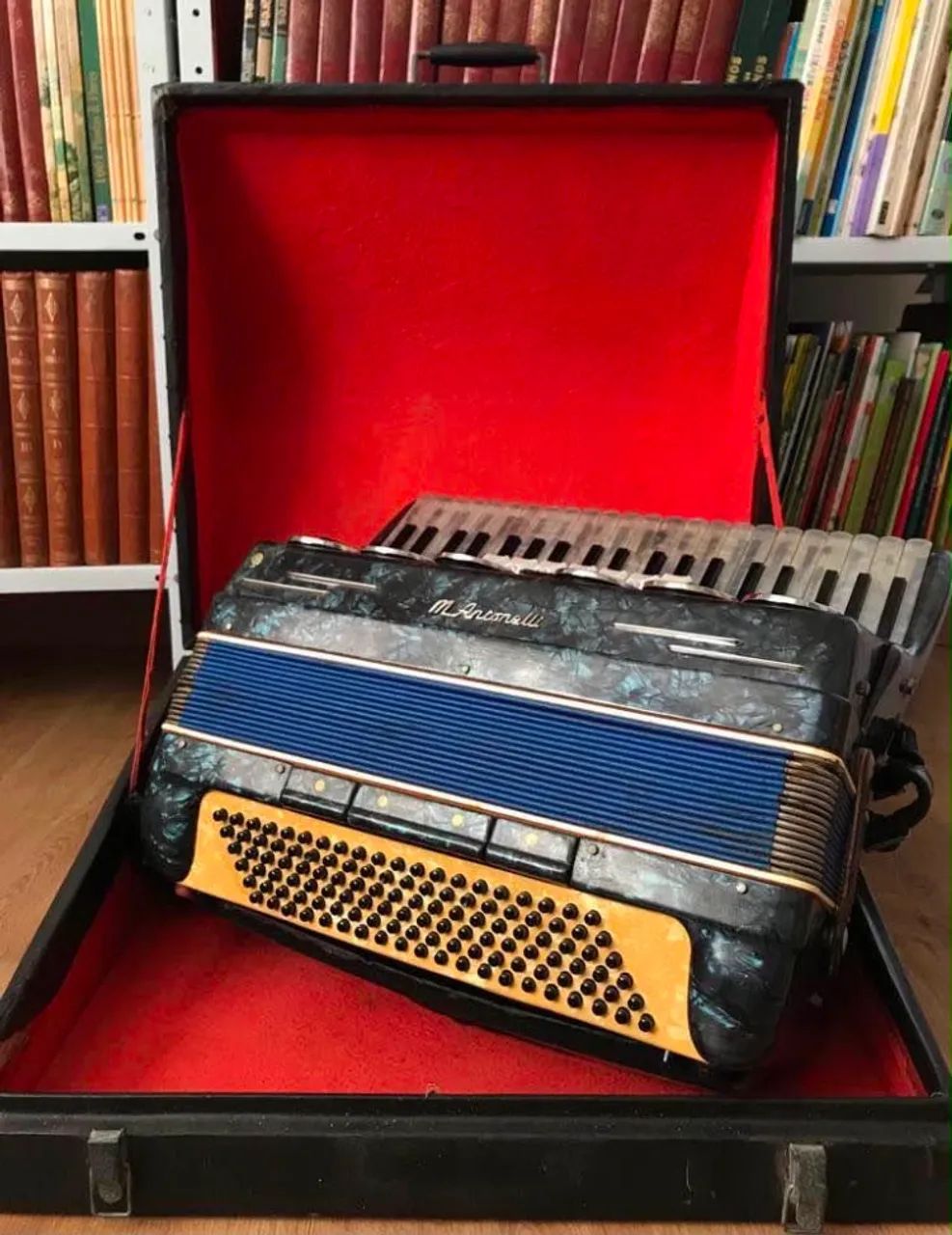 Vendo Acordeon M.Antonelli 120 baixos  - Foto 2