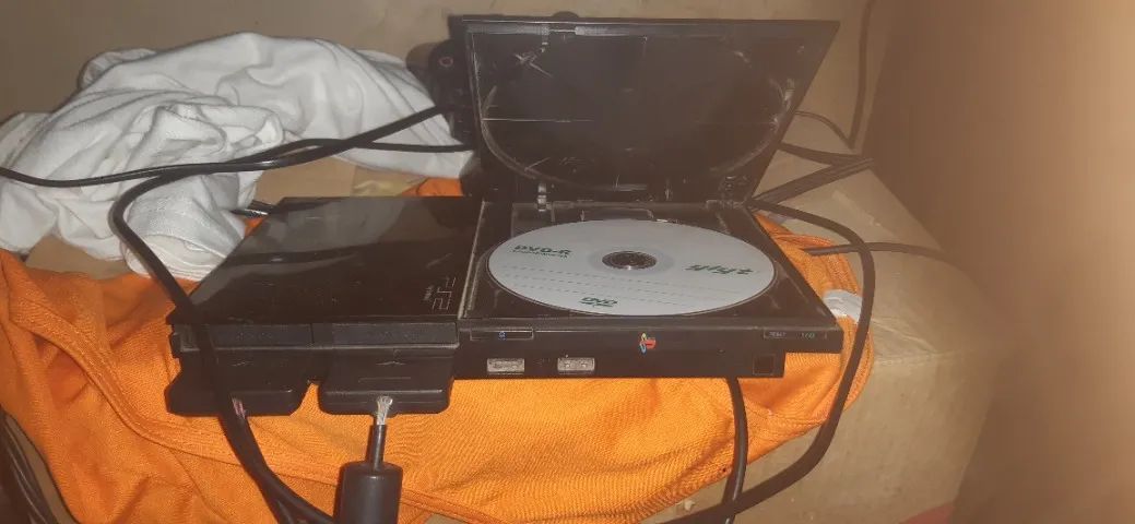 vendo um ps2 com 2 Controle - Foto 2
